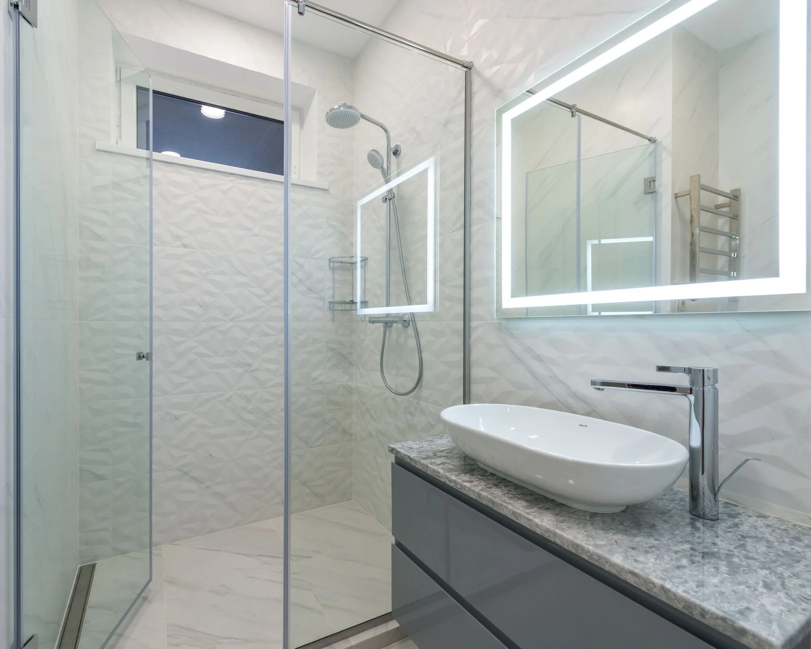 Salle de bain sécurisée avec douche à l'italienne